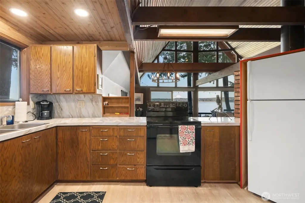 362 E Pointes Drive E Shelton WA 98584