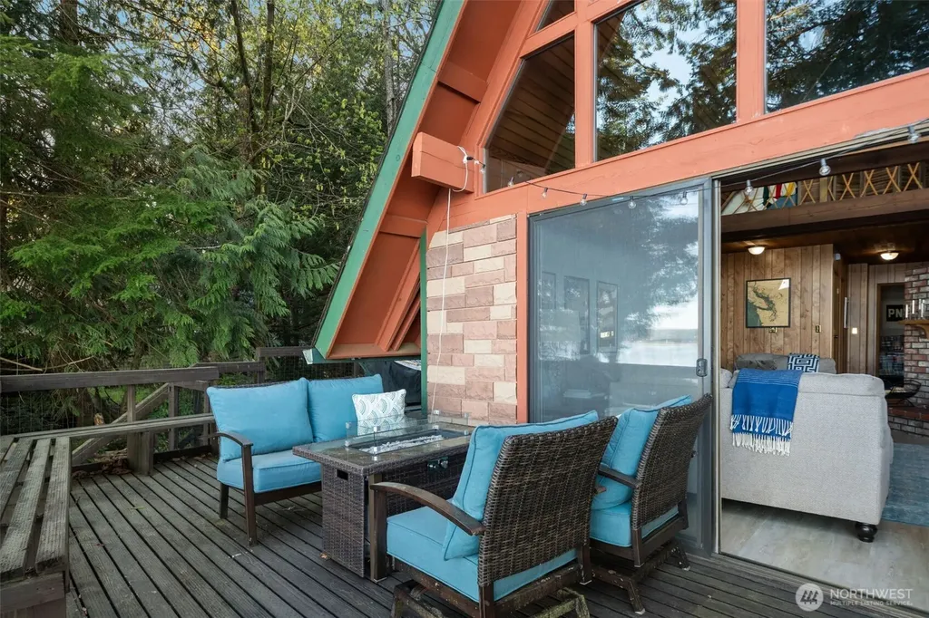 362 E Pointes Drive E Shelton WA 98584