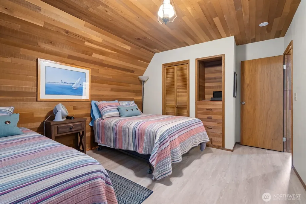 362 E Pointes Drive E Shelton WA 98584