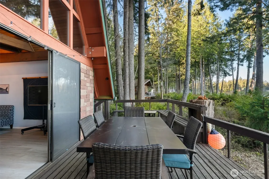 362 E Pointes Drive E Shelton WA 98584
