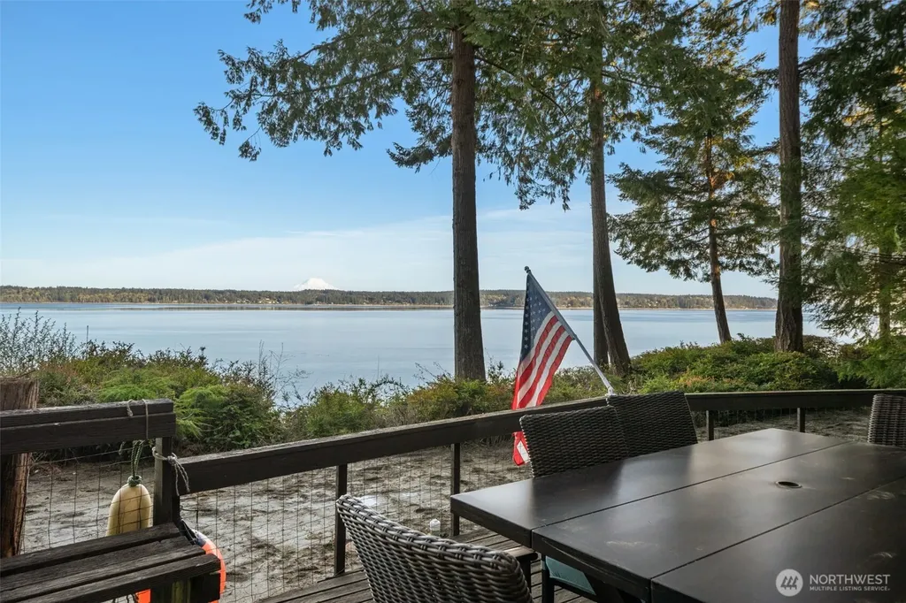 362 E Pointes Drive E Shelton WA 98584