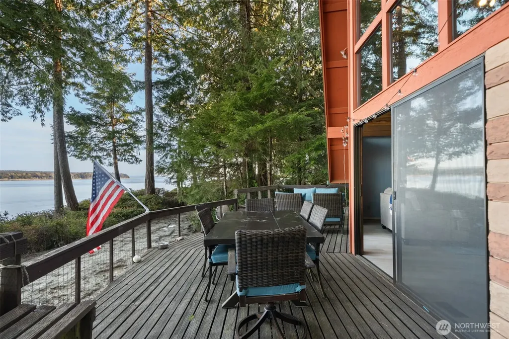 362 E Pointes Drive E Shelton WA 98584