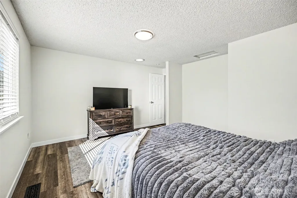 12211 109th Avenue Ct E Puyallup WA 98374