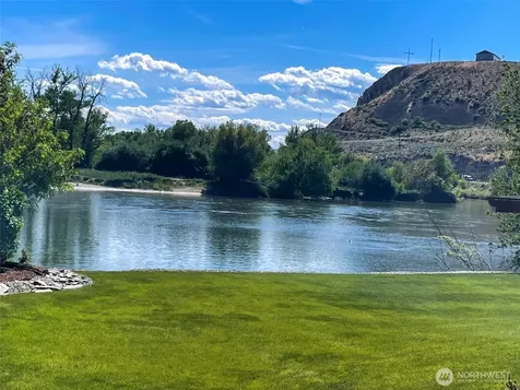 725 Okoma Drive Omak WA 98841