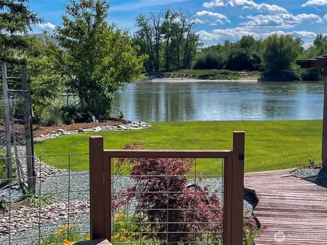 725 Okoma Drive Omak WA 98841