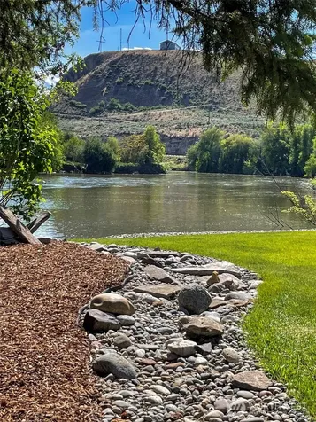 725 Okoma Drive Omak WA 98841