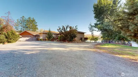 725 Okoma Drive Omak WA 98841