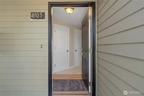 9815 Holly Drive Everett WA 98204