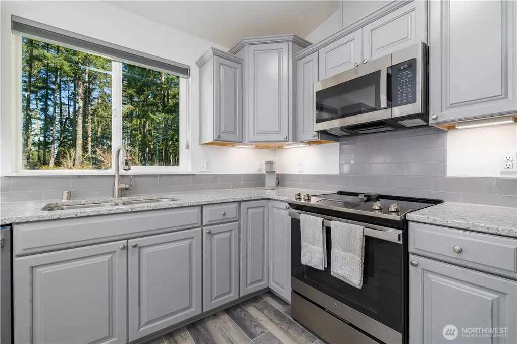 331 E Little Bear Lane Shelton WA 98584