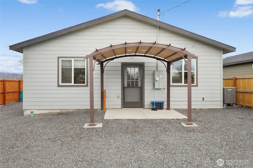 423 2nd Avenue SE Soap Lake WA 98851