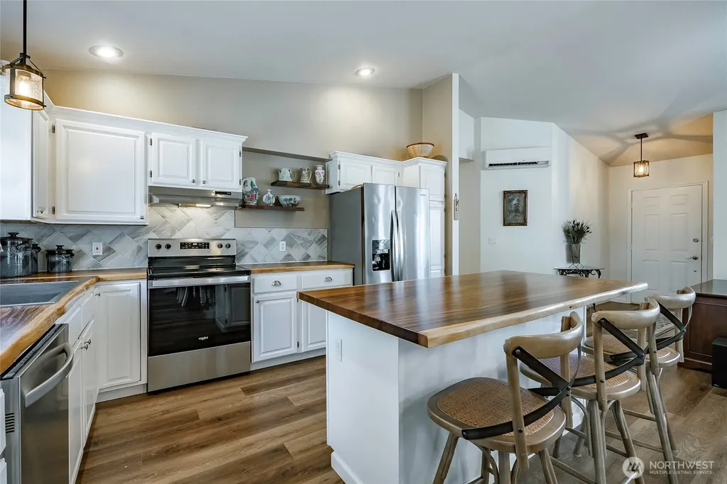 8209 Comox Road Birch Bay WA 98230