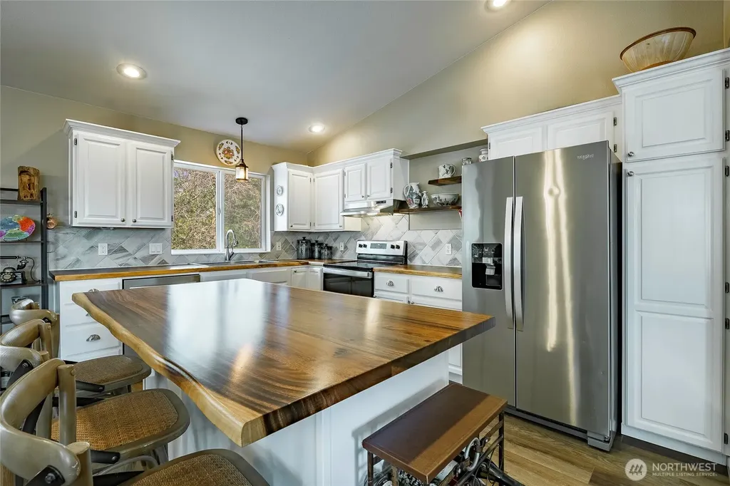 8209 Comox Road Birch Bay WA 98230