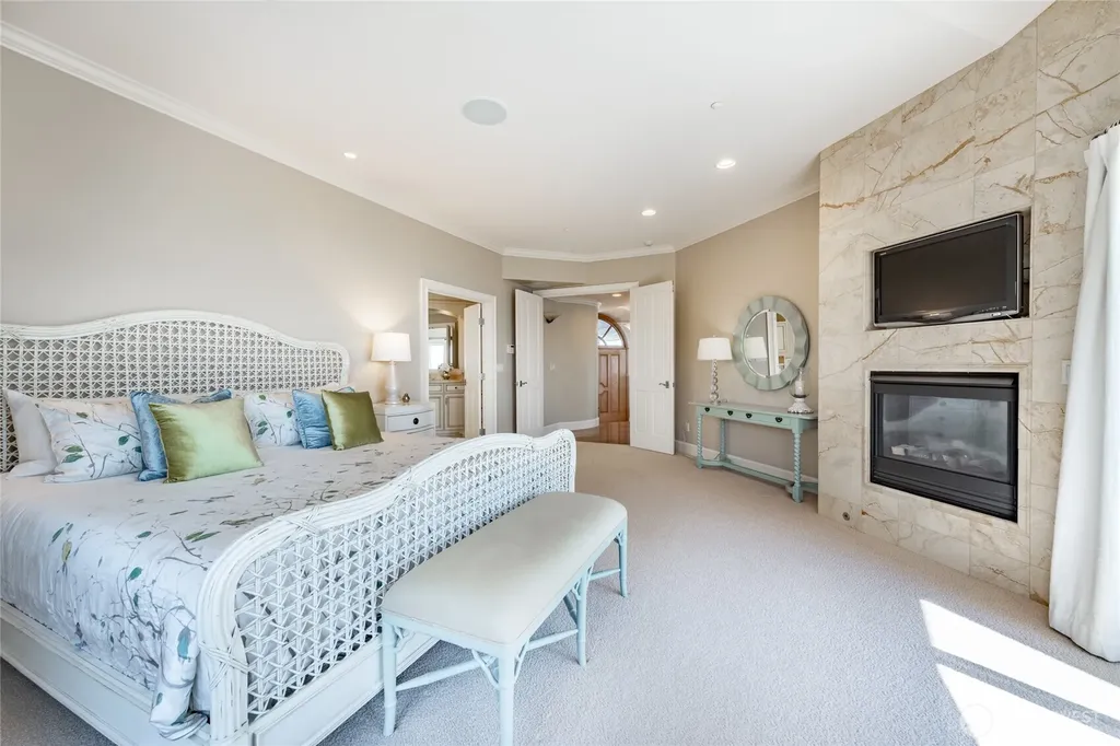 5685 Nakat Way Blaine WA 98230