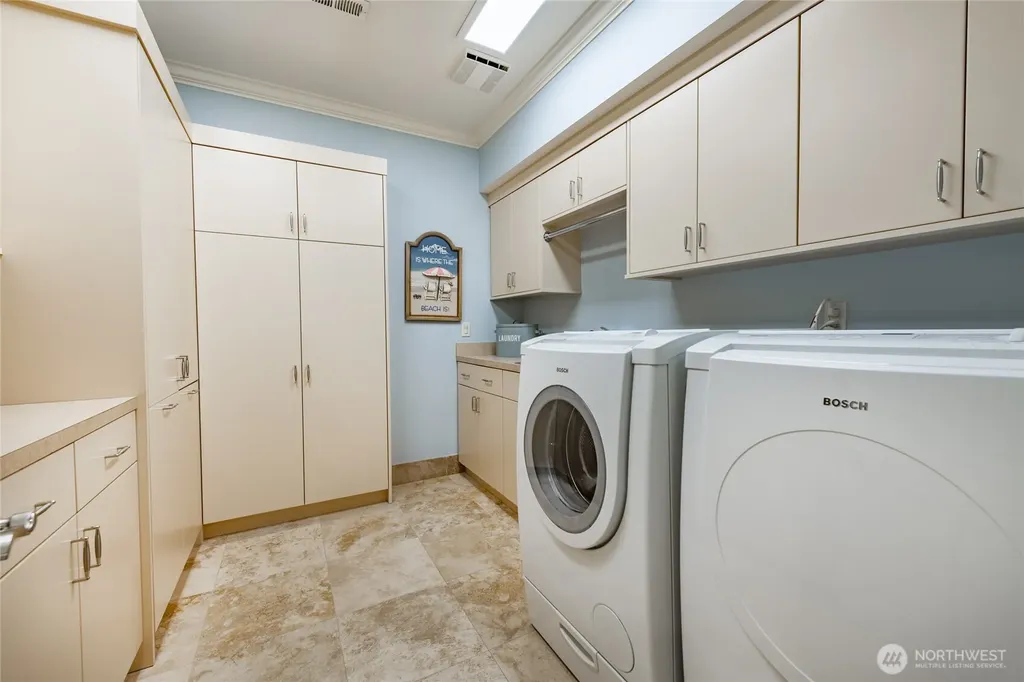 5685 Nakat Way Blaine WA 98230