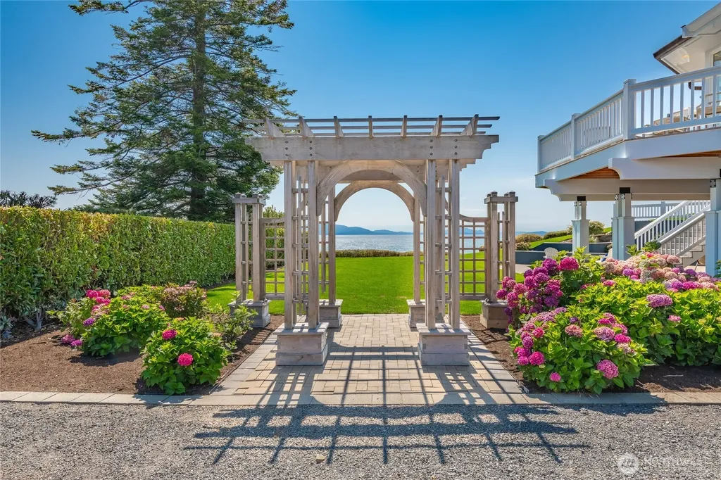 5685 Nakat Way Blaine WA 98230
