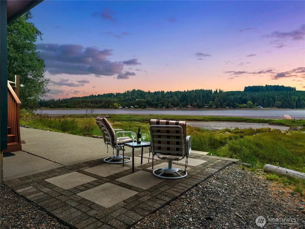730 E North Bay Road Allyn WA 98524