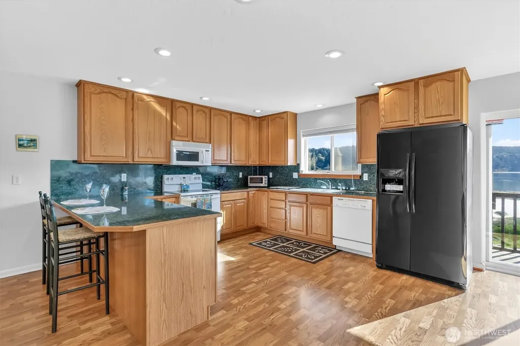 730 E North Bay Road Allyn WA 98524