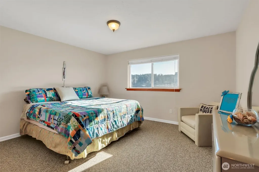 730 E North Bay Road Allyn WA 98524