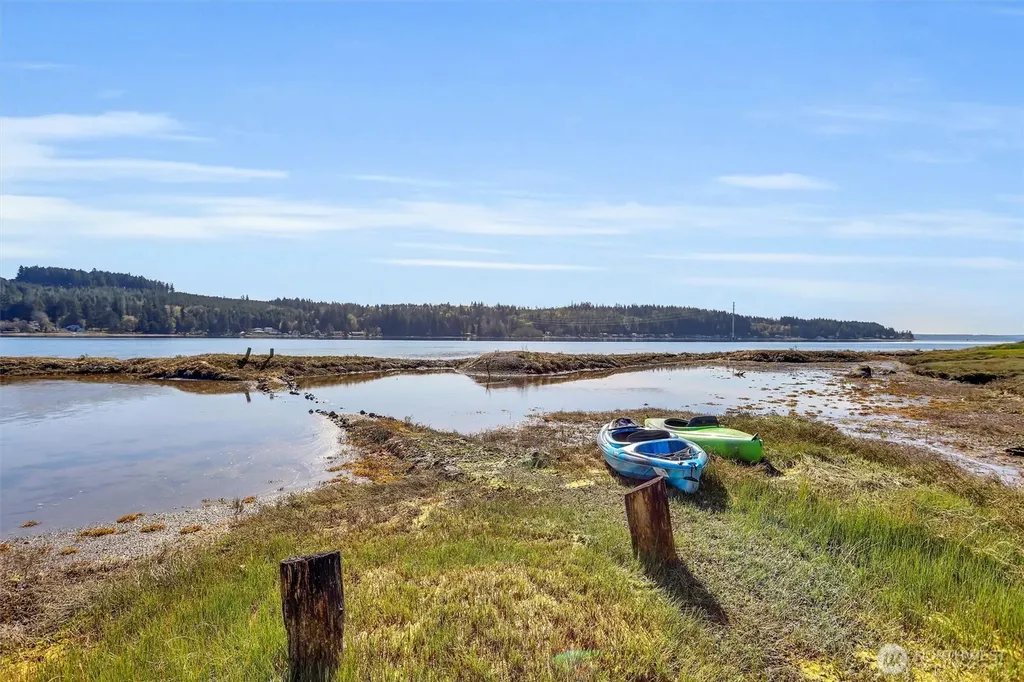 730 E North Bay Road Allyn WA 98524