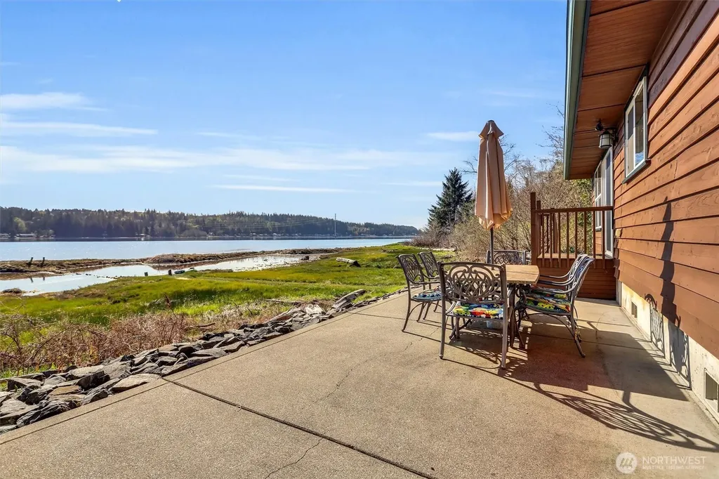 730 E North Bay Road Allyn WA 98524