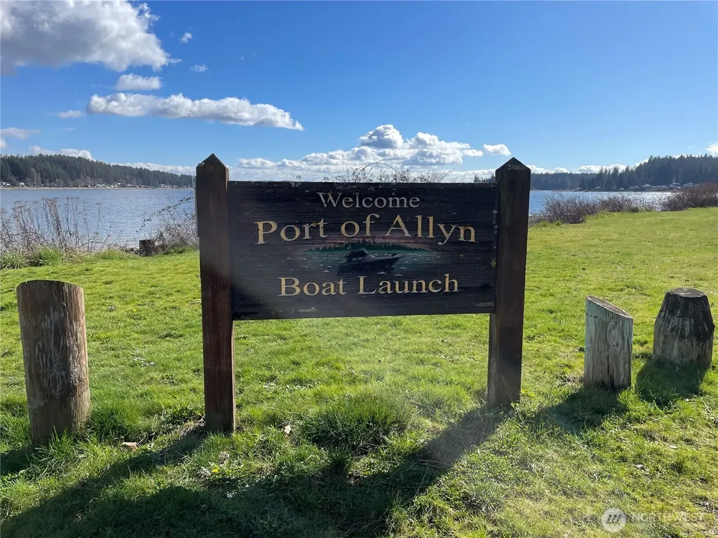 730 E North Bay Road Allyn WA 98524