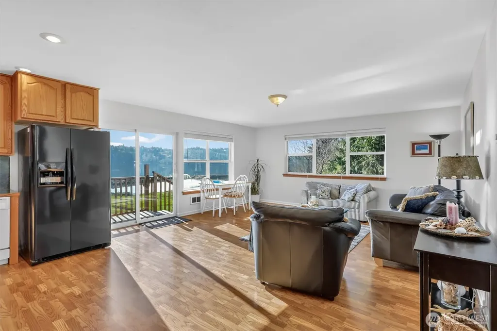 730 E North Bay Road Allyn WA 98524