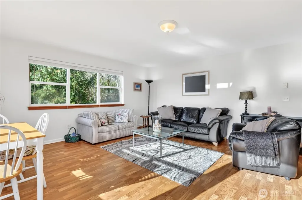 730 E North Bay Road Allyn WA 98524