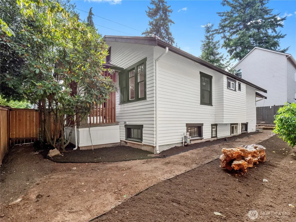 9701 Roosevelt Way NE Seattle WA 98115
