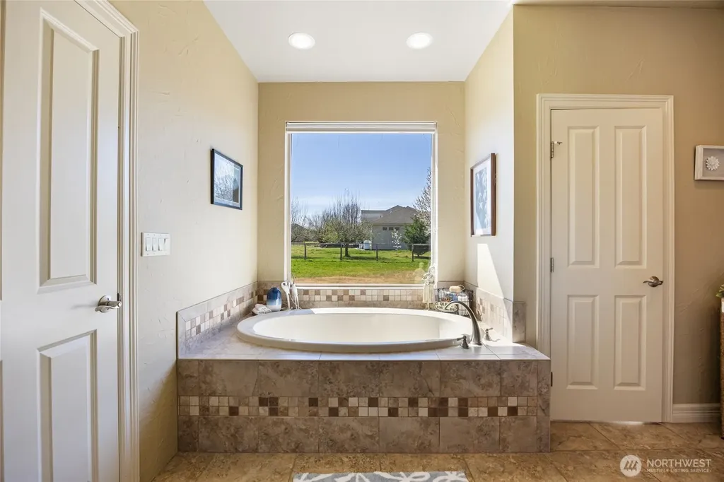 1859 F.5 Road NE Moses Lake WA 98837