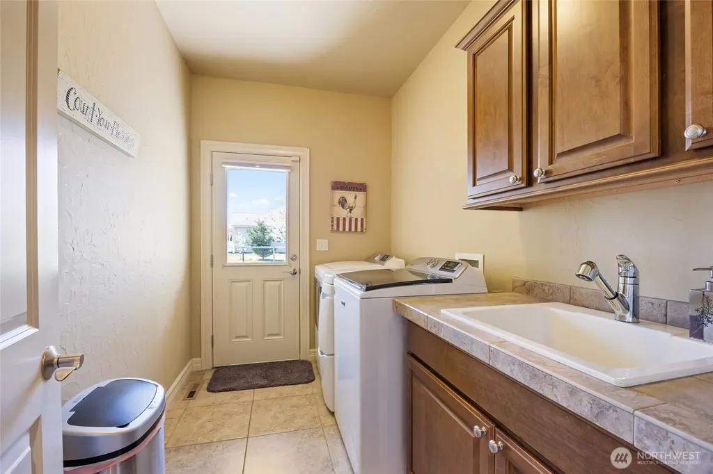 1859 F.5 Road NE Moses Lake WA 98837