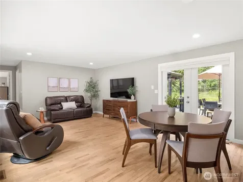 15245 260th Avenue SE Issaquah WA 98027