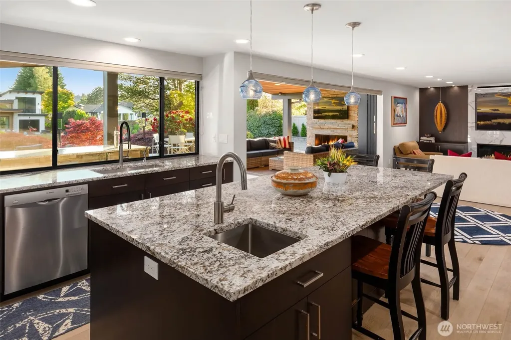 12 Columbia Key Bellevue WA 98006