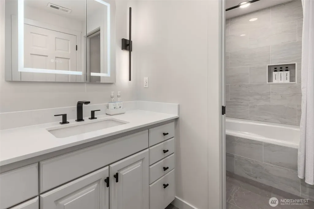 12 Columbia Key Bellevue WA 98006