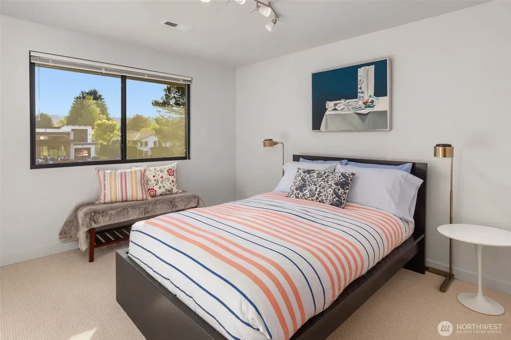 12 Columbia Key Bellevue WA 98006
