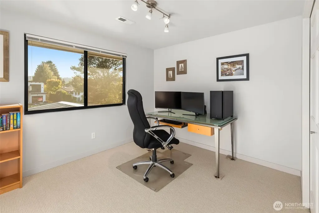 12 Columbia Key Bellevue WA 98006