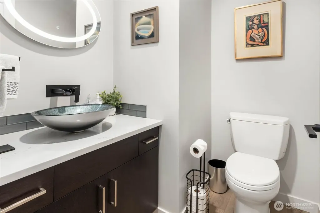 12 Columbia Key Bellevue WA 98006