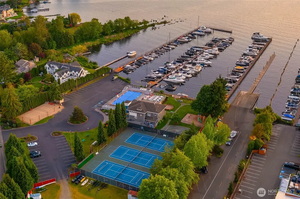 12 Columbia Key Bellevue WA 98006