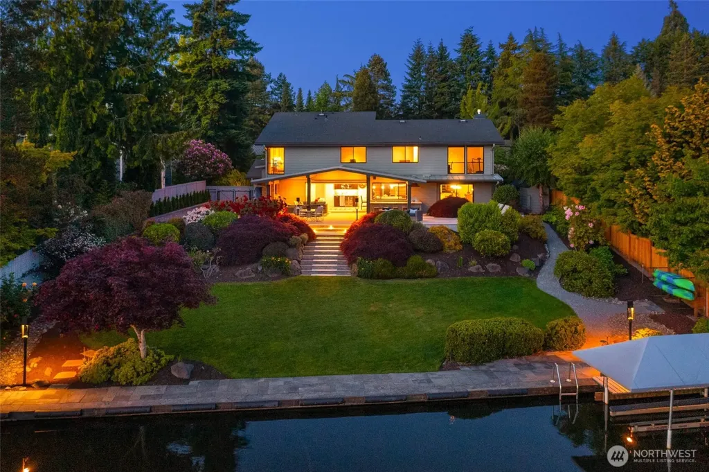 12 Columbia Key Bellevue WA 98006