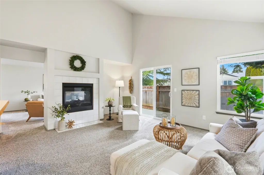 8913 1st Place SE Lake Stevens WA 98258