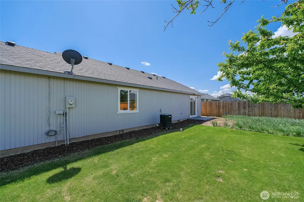 407 S Street SW Quincy WA 98848