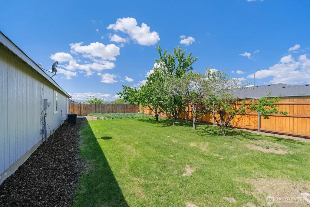 407 S Street SW Quincy WA 98848