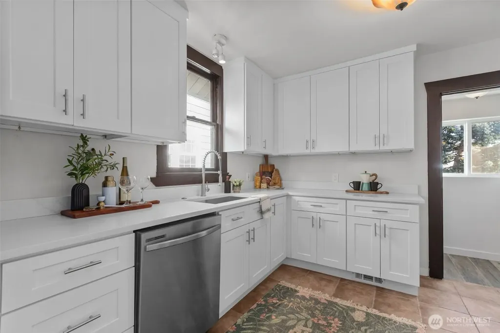 4219 S Mead Street Seattle WA 98118