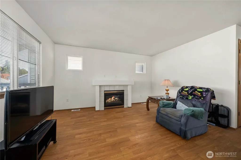11236 3rd Avenue E Tacoma WA 98445