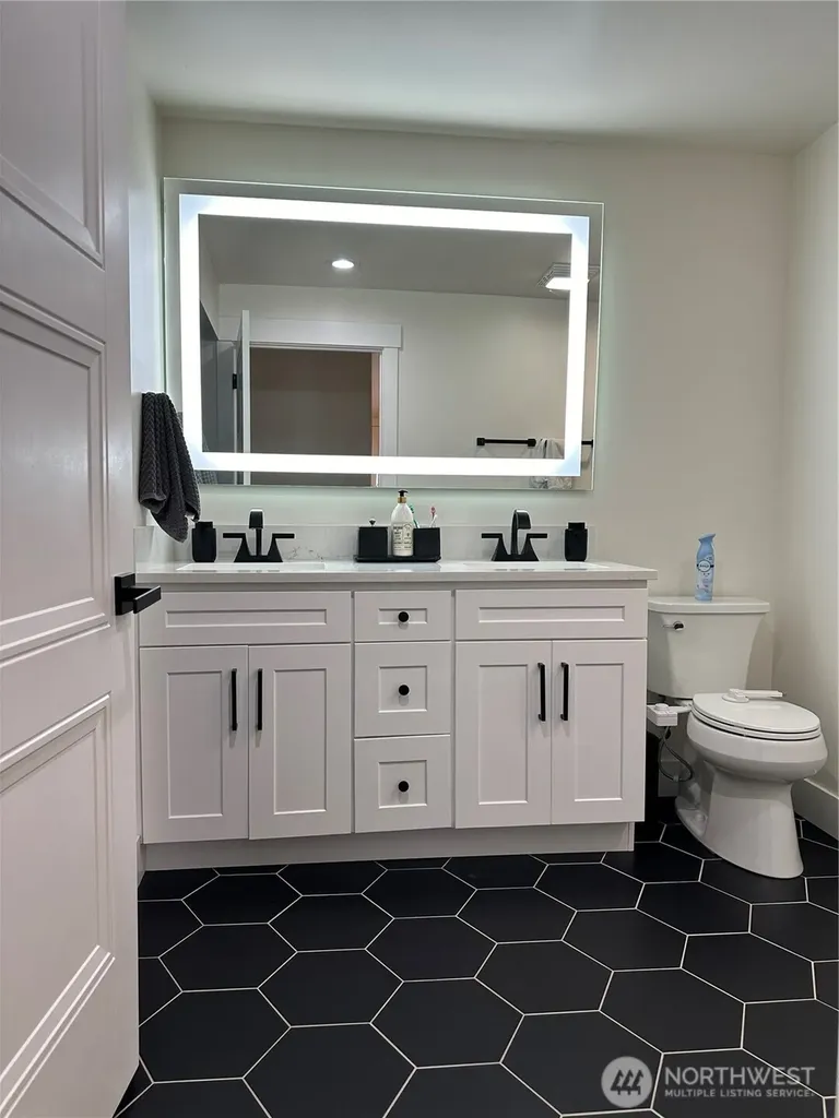31305 SE 202nd Avenue Kent WA 98042
