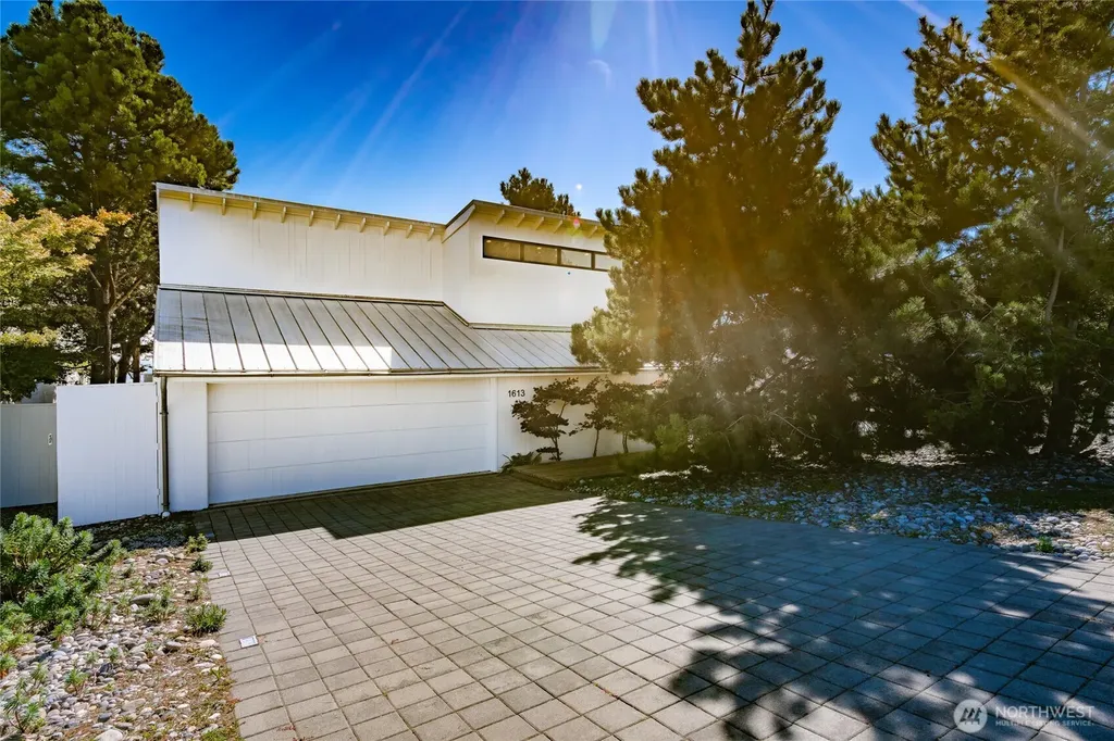 1613 Edwards Drive Point Roberts WA 98281