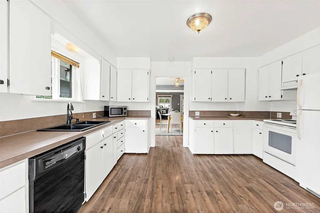 4515 Pacific Avenue Tacoma WA 98418