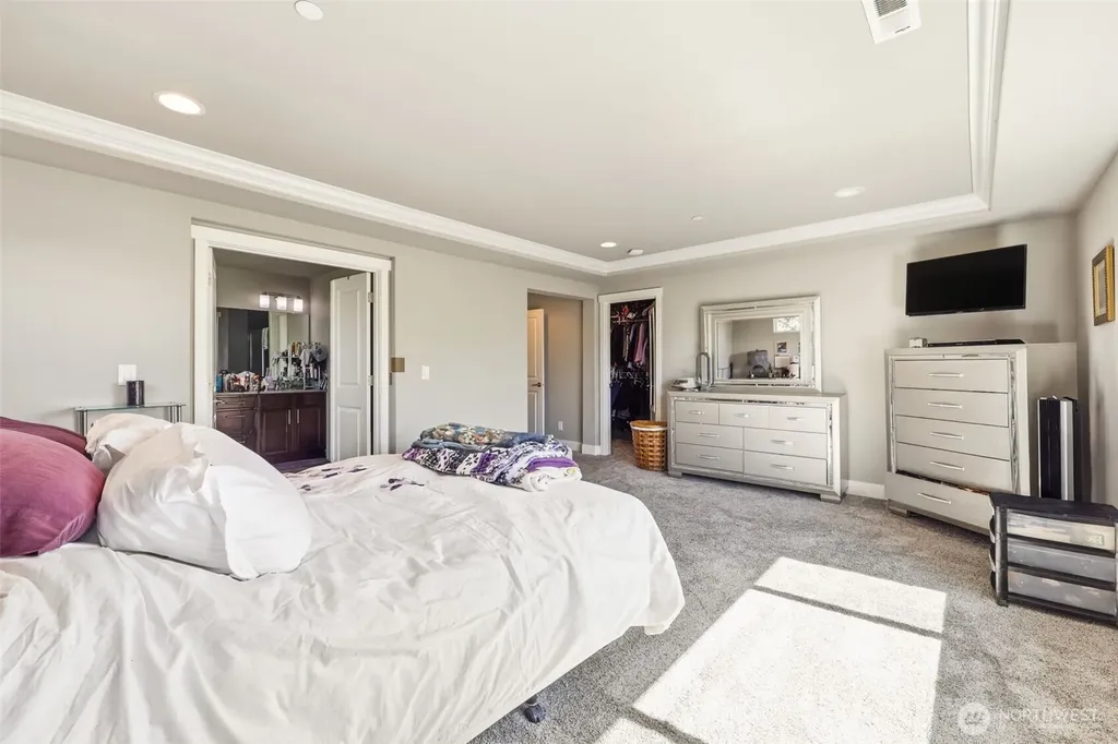 35703 20th Avenue SW Federal Way WA 98023
