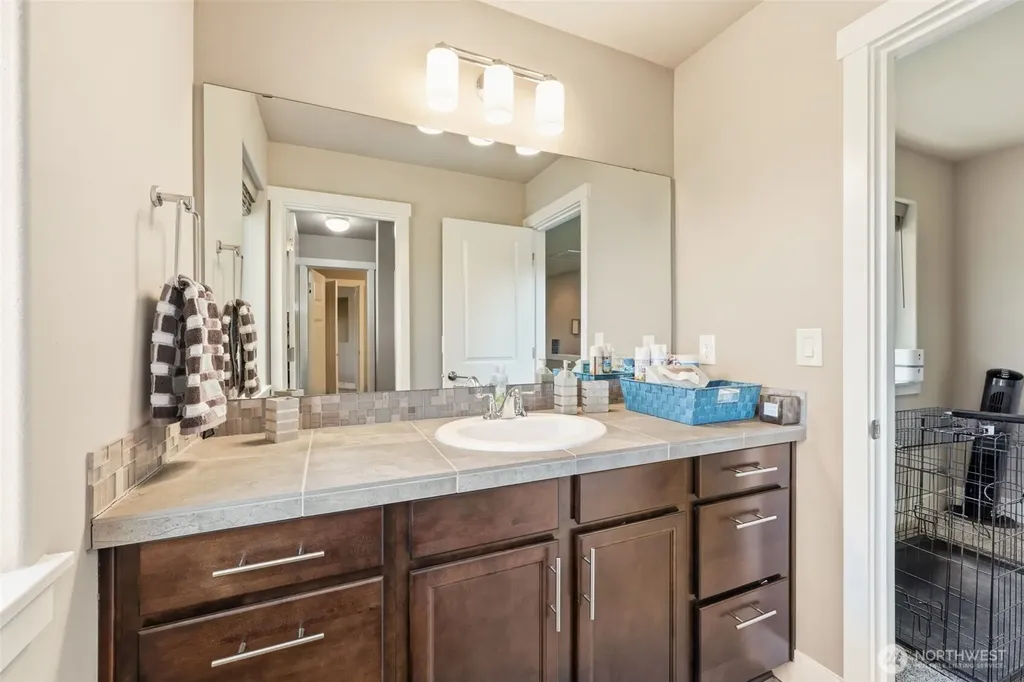 35703 20th Avenue SW Federal Way WA 98023