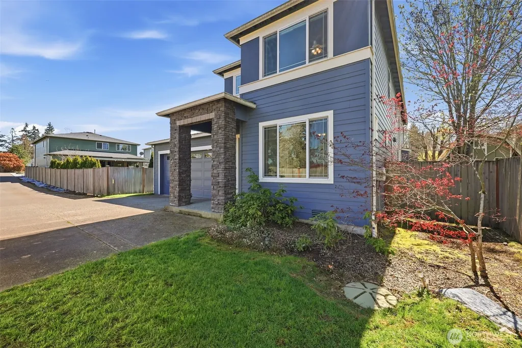 35703 20th Avenue SW Federal Way WA 98023