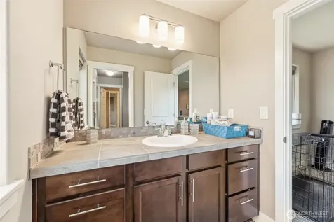 35703 20th Avenue SW Federal Way WA 98023